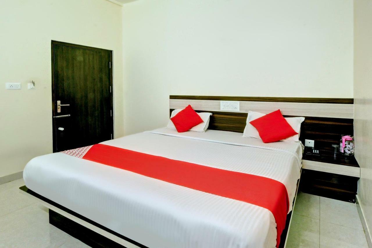 Oyo 29405 Leela Paradise Villa Hassan Bagian luar foto